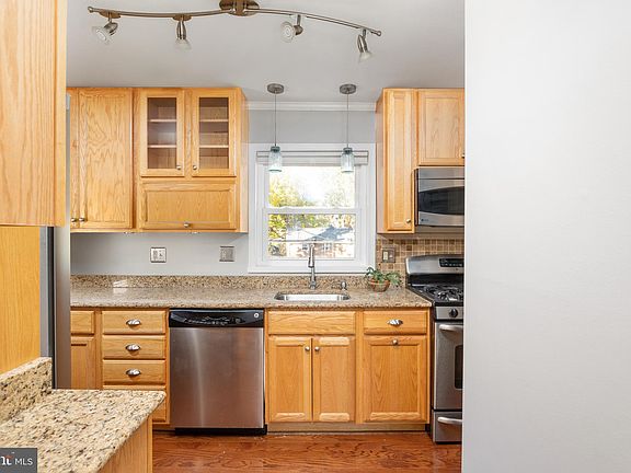 5th image of 6406 Hillview Ave