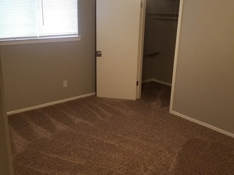 1335-1337 Halcomb Ln #1335 — Photo 6