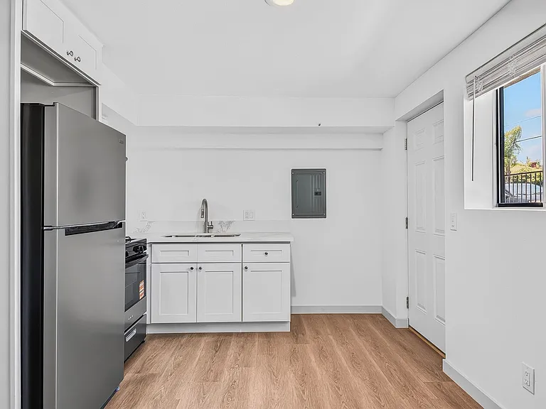 1121 Daisy Avenue — Photo 22