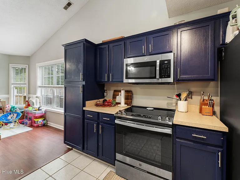 183 Bridlewood Dr — Photo 13