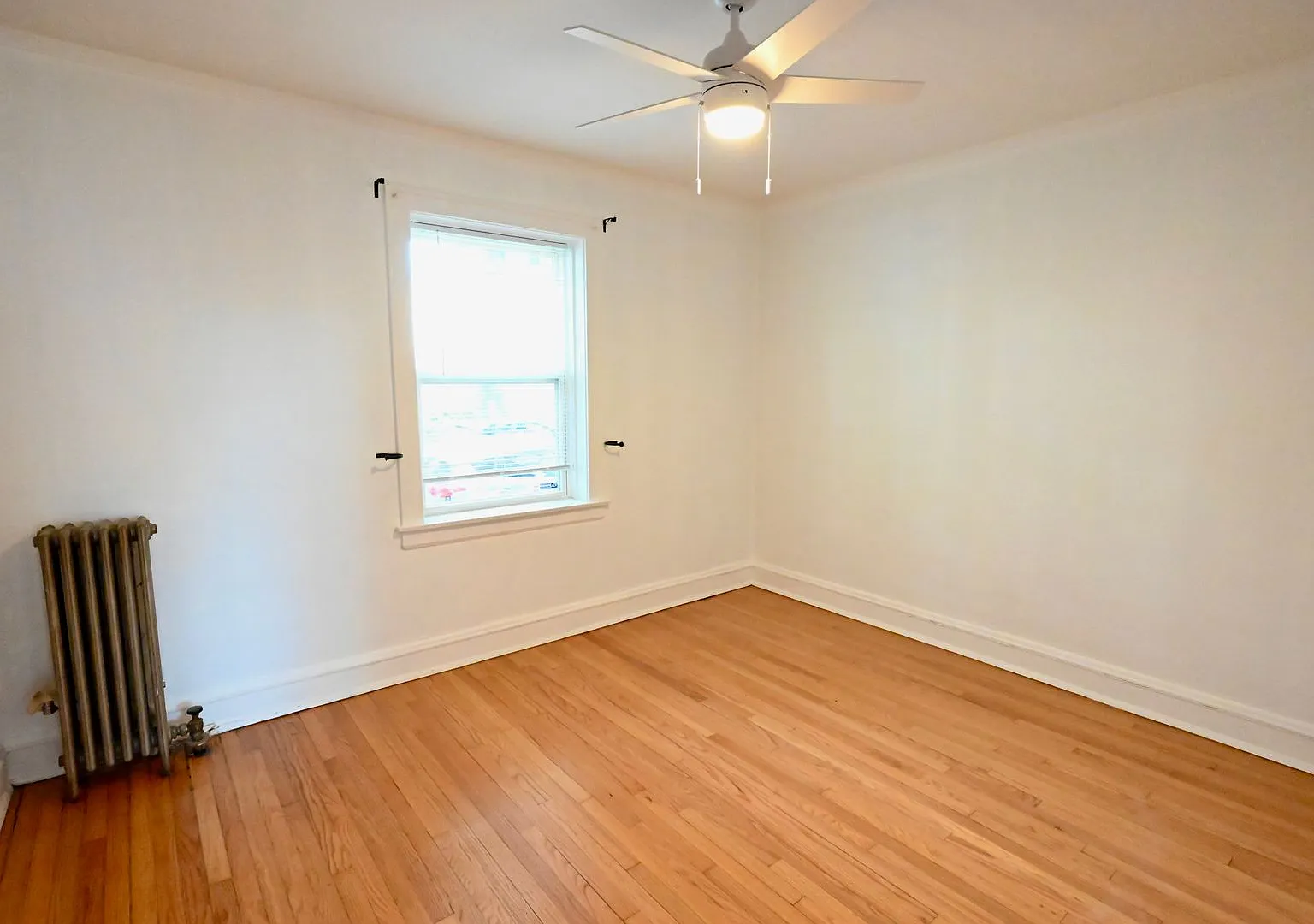 2421 West Ardmore Avenue — Photo 4