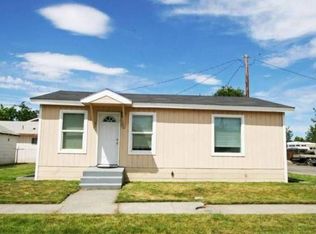 318 E Adams St, Connell, WA 99326