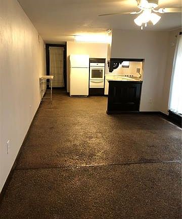 5th image of 105 Sherwood Forest Dr