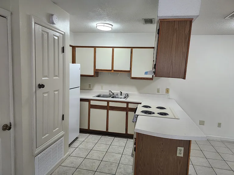 26 8th St #9 — Photo 4