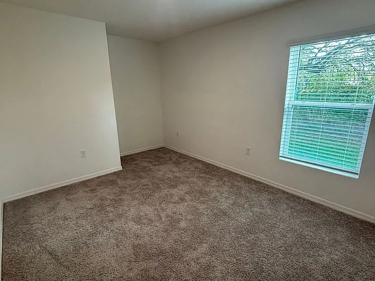 539 Finch Ct — Photo 13