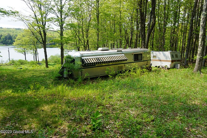 3rd image of 61 Thunder Hill Road