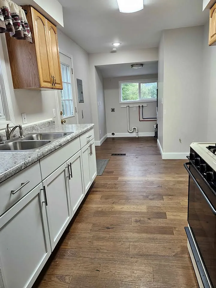 3 bed, 920 sqft, $1,350 — Photo 1