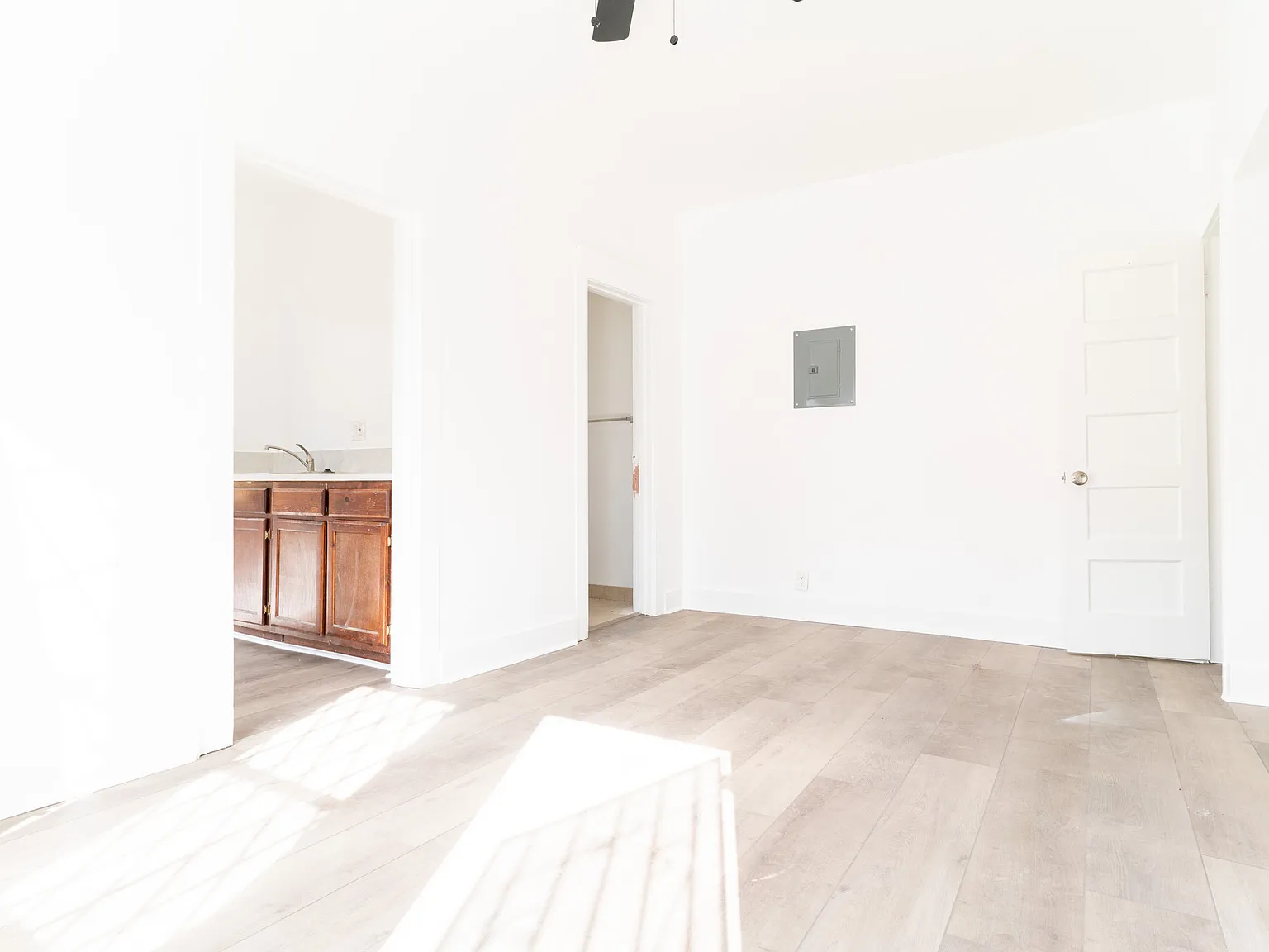 Studio, 300 sqft, $1,595 — Photo 2