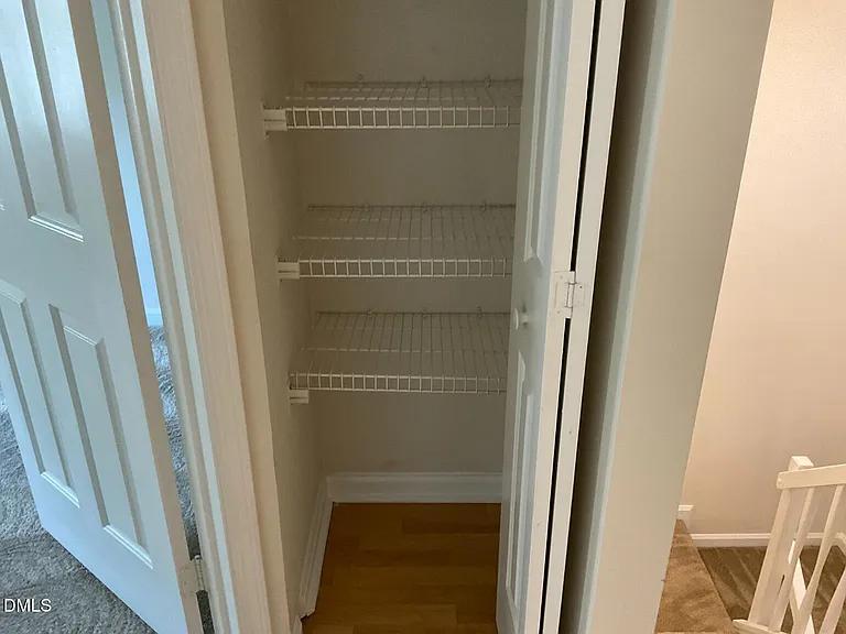 101 Luxon Pl — Photo 30