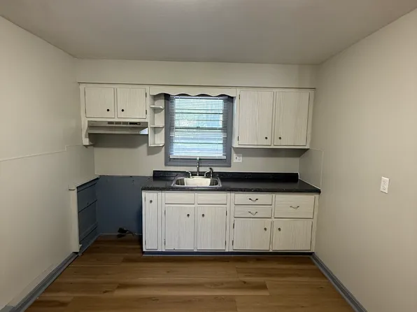 142 Bradford Ave, East Haven, CT