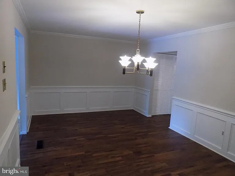 702 Towne Center Dr — Photo 20