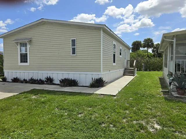 9283 SW Mary Dr #87