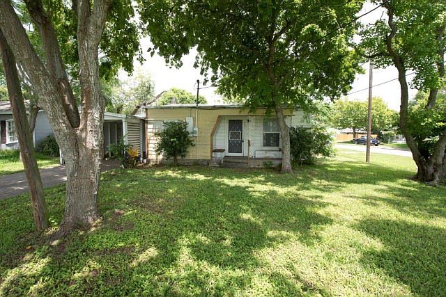 1st image of 802 N Austin St