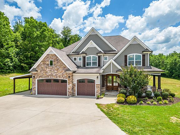 3rd image of 210 Roark Ln