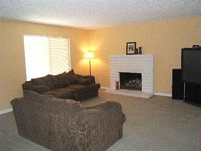 Great room with great colors.