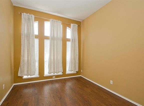 3rd image of 3101 Berkshire Ln