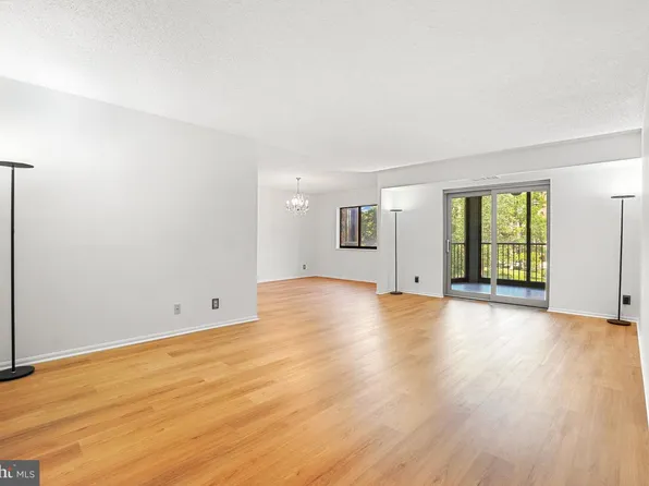 5902 Mount Eagle Dr APT 315, Alexandria, VA 22303