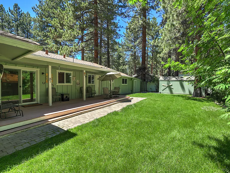 877 Sonoma Ave #B — Photo 1