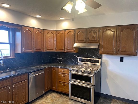 3rd image of 4866 Darbyshire Ct
