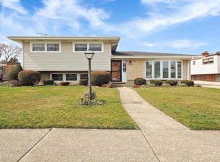 2164 Westview Dr, Des Plaines, IL 60018