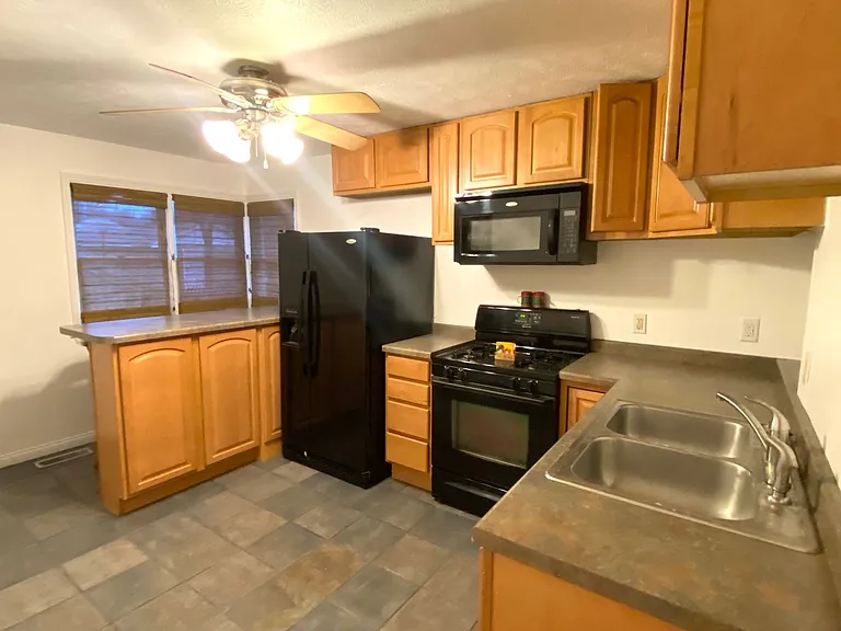 1431 E Paris Ave — Photo 6