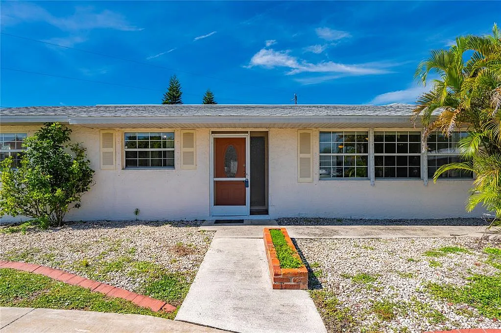3 bed, 2.0 bath, 1628 sqft, $2,200 — Photo 3