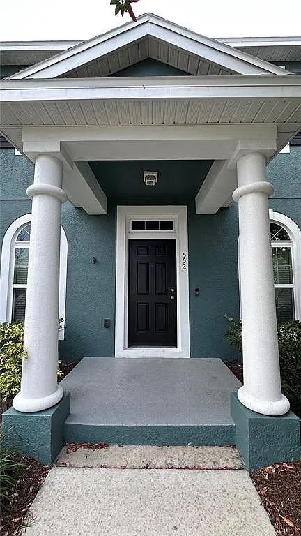 3 bed, 2.5 bath, 1644 sqft, $2,300 — Photo 1