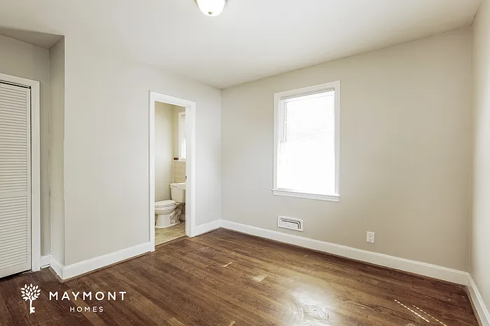 2804 Oakland Ave — Photo 9