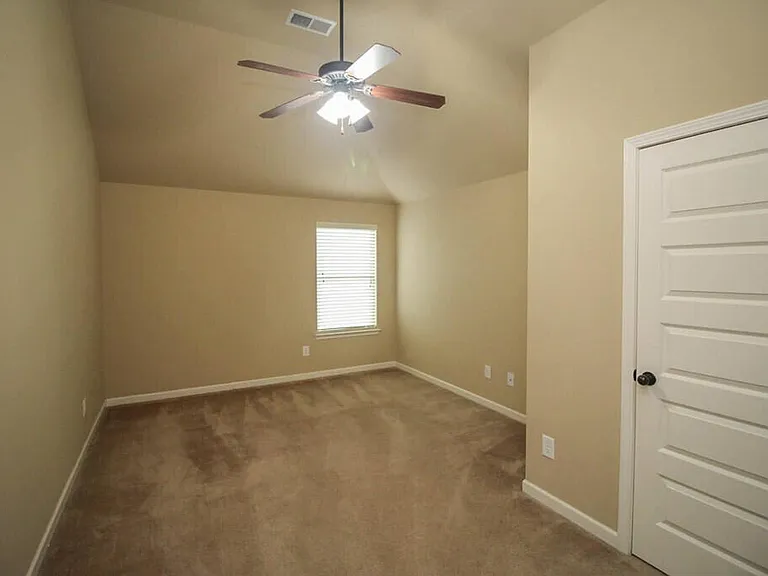 2733 Huntcliffe Dr — Photo 24