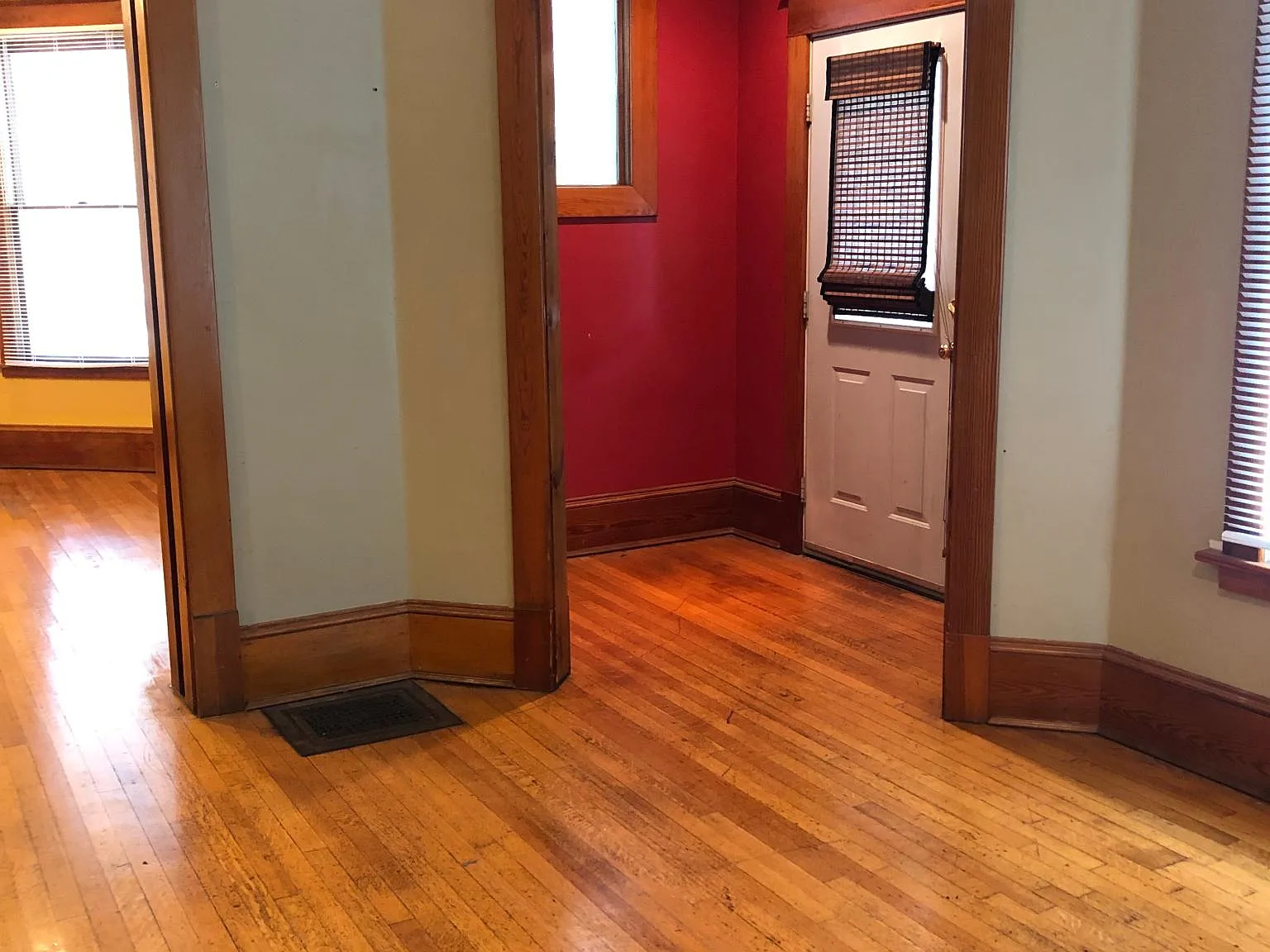 6 bed, 2200 sqft, $4,650 — Photo 3