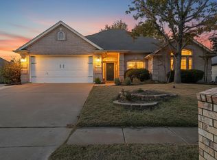 324 Woodcrest Dr, Saginaw, TX 76179