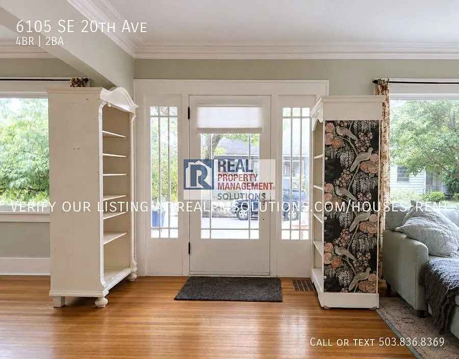 Distinctive 4-Bedroom Craftsman in Sellwood-Westmoreland with Renovated Kitchen & Baths, Fenced B... — Photo 3