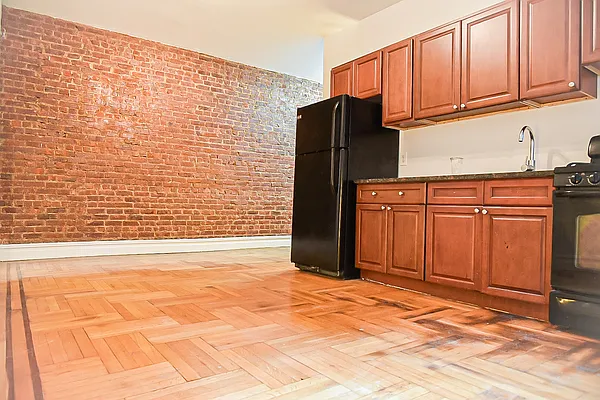 Rented by Lang Realty LLC | media 9