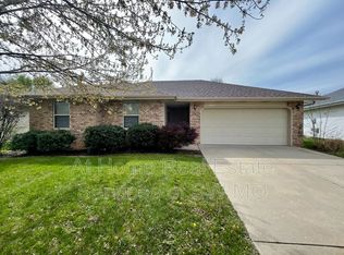 3263 W Scott St, Springfield, MO 65803