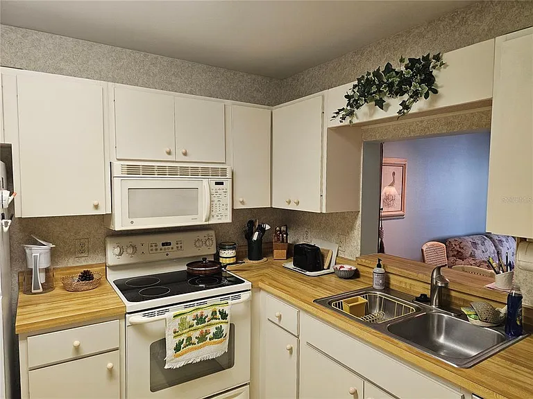 586 Lakeside Dr #586 — Photo 7