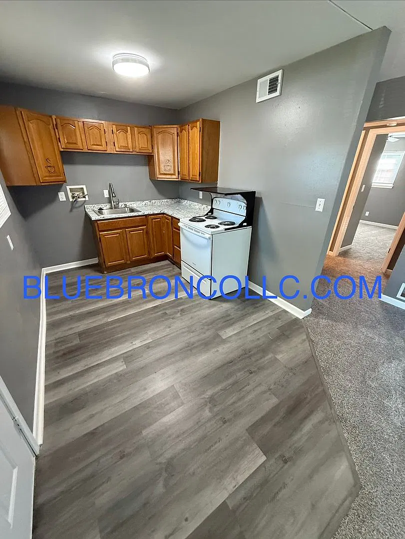 Great Price for renovated 2 bedroom unit with new flooring — Photo 2