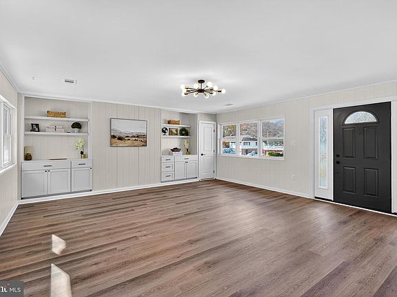 3rd image of 8021 Holly Ave