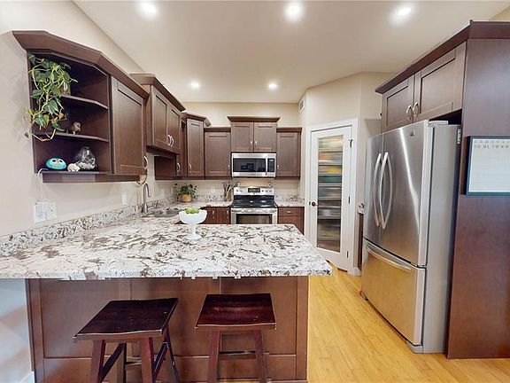 4th image of 279 Rutherford CRESCENT