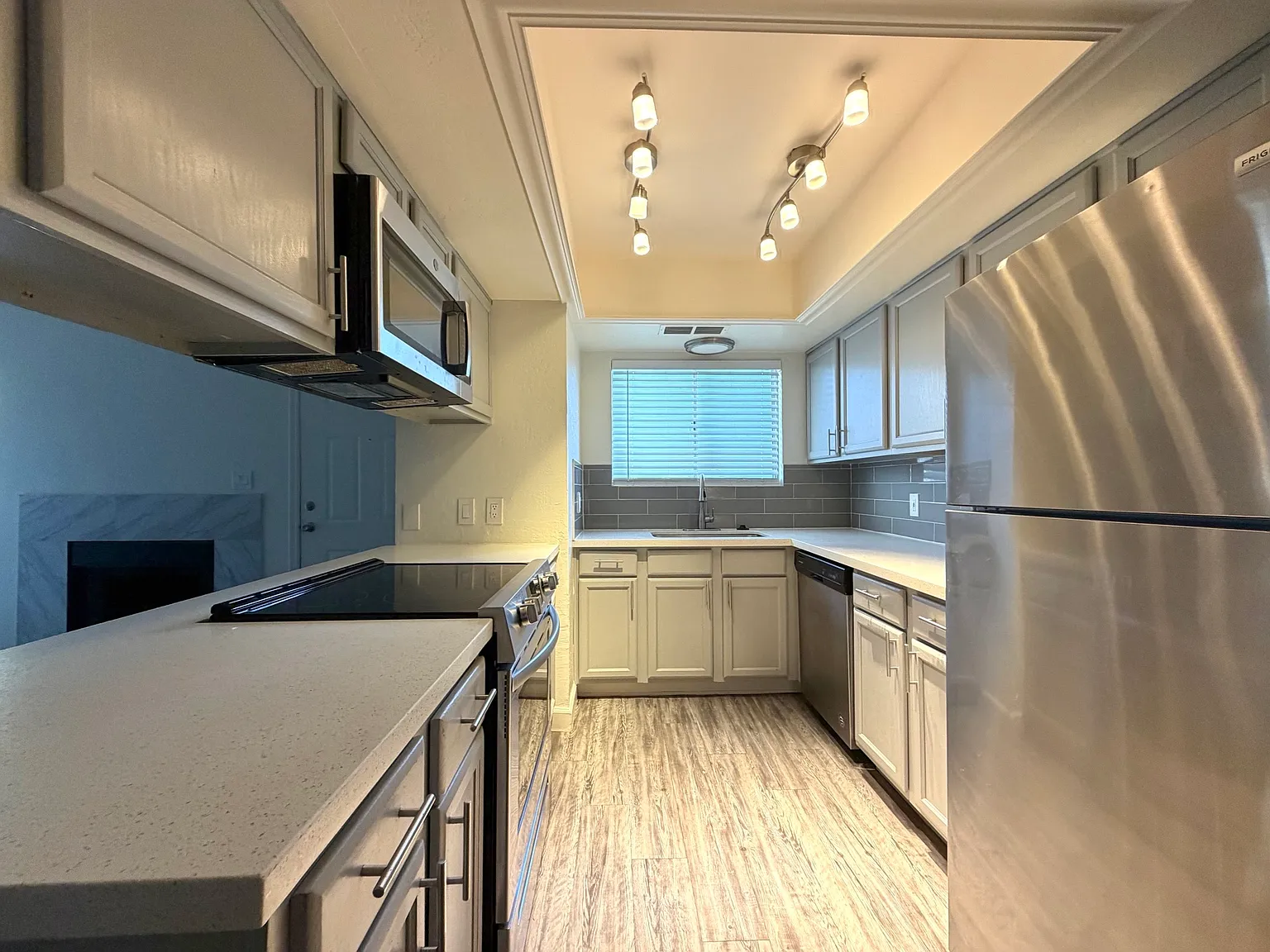 2 bed, 1.5 bath, 1140 sqft, $1,495 — Photo 2