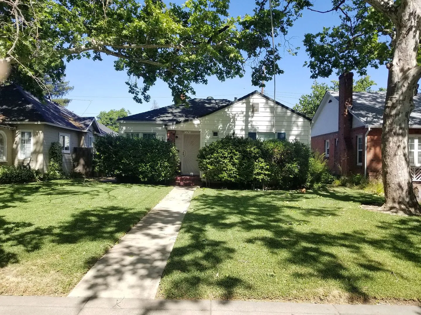 2Bx1B Home Near Curtis Park Avaialbe Now! — Photo 1