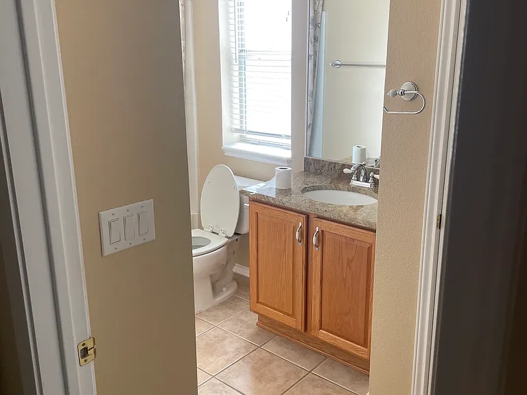 220 E Creekview Dr — Photo 18