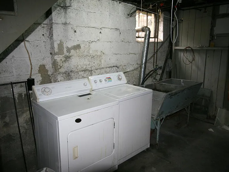 Washer and dryer dedicated to unit