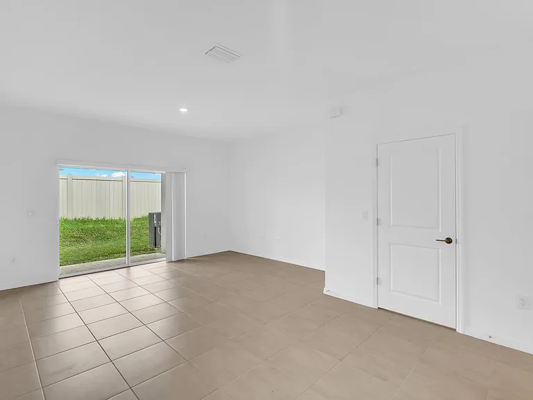 8765 Daybreak St — Photo 18