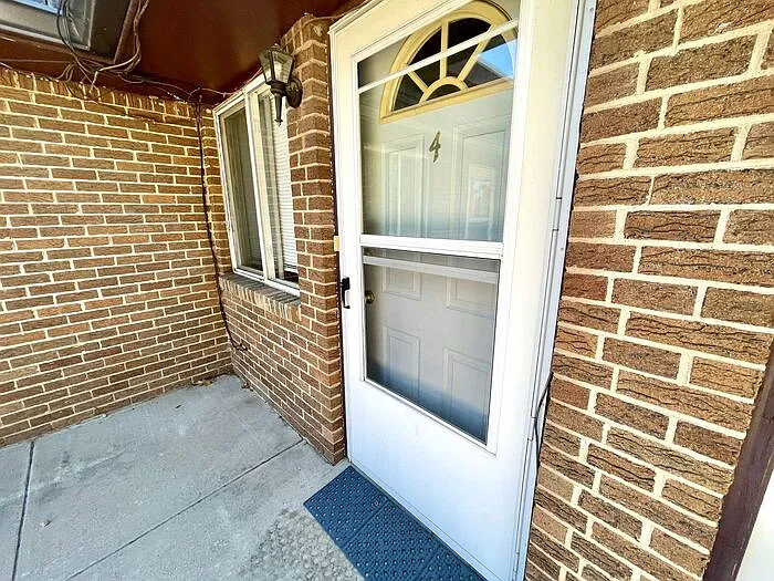 3 bed, 1.0 bath, 900 sqft, $1,150 — Photo 1