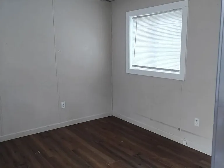 317 E Smith St — Photo 17