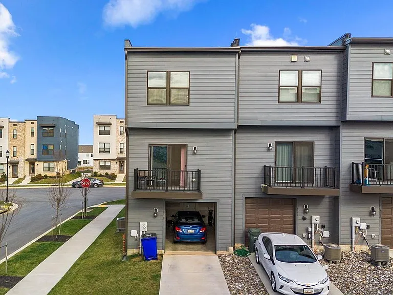 818 Bond St — Photo 24
