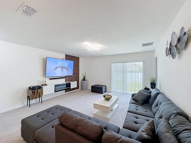 339 Towns Cir — Photo 6