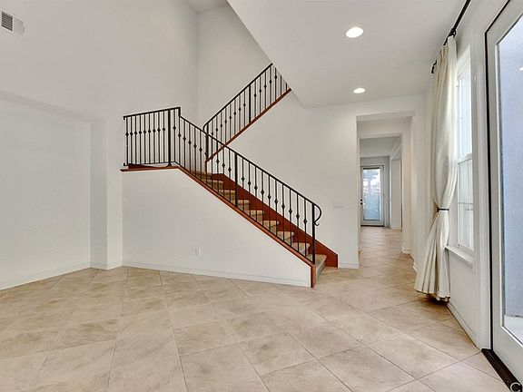 3rd image of 15509 Orchid Ave
