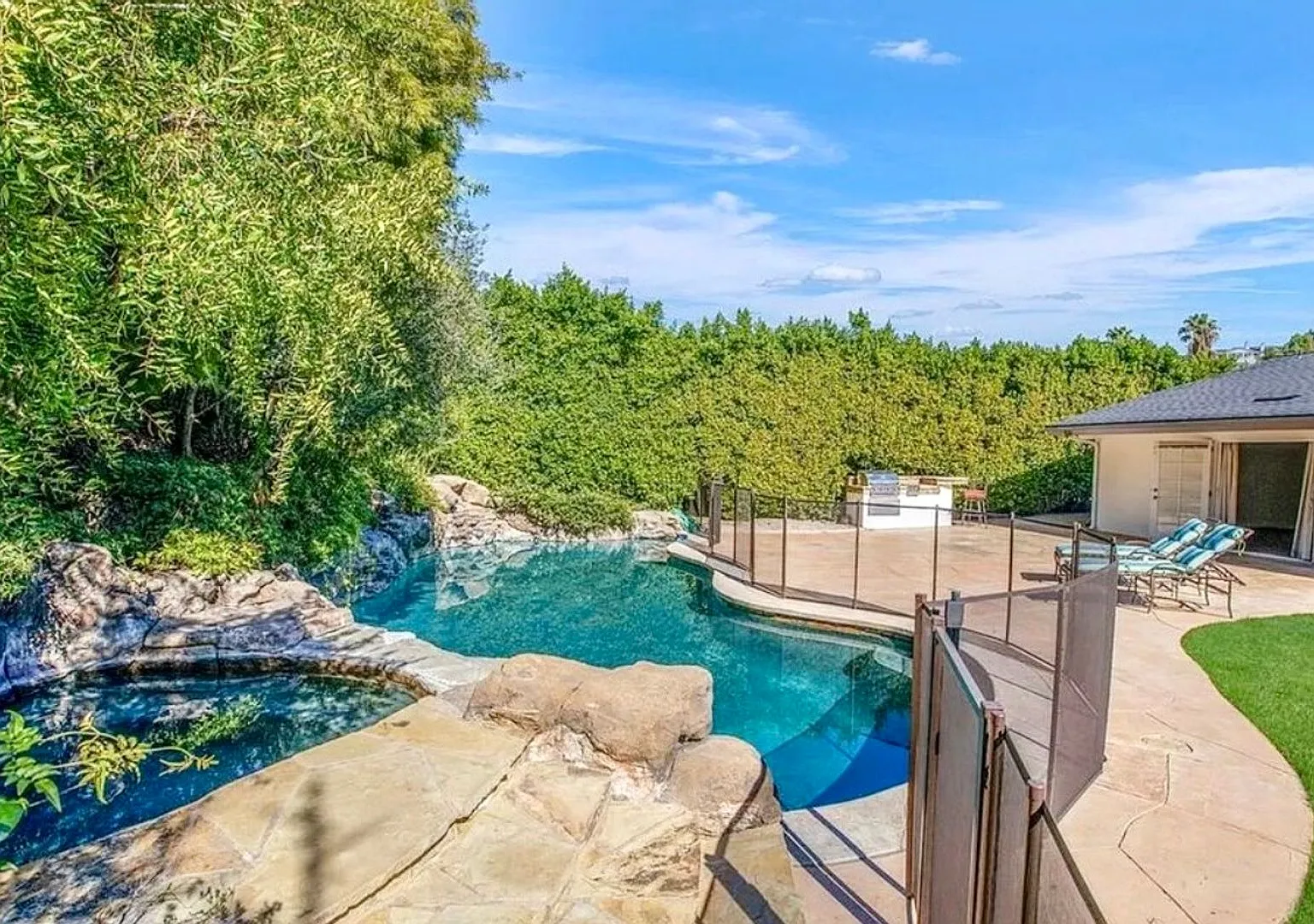 Gorgeous Encino Hills Home — Photo 3