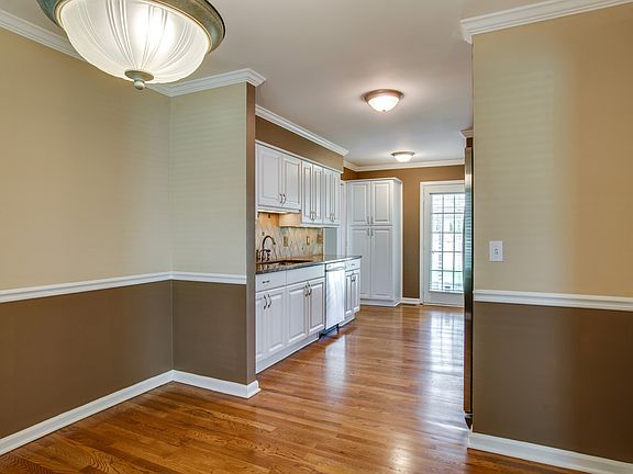 4th image of 712 Heritage Ct